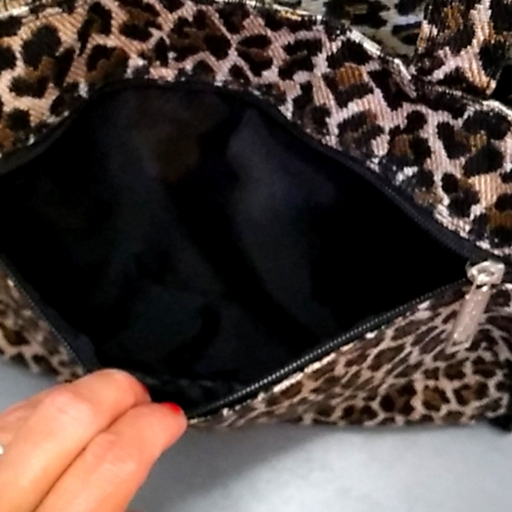 (38) Bag King Leopard Tote Bag & Change Purse. - Picture 12 of 13